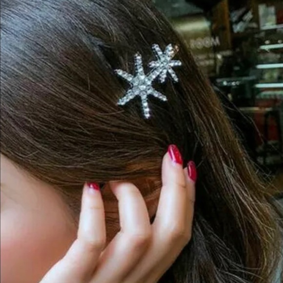 2 X $20 LOVE SNOWFLAKES STUNNING HAIR PIN - Picture 3 of 4